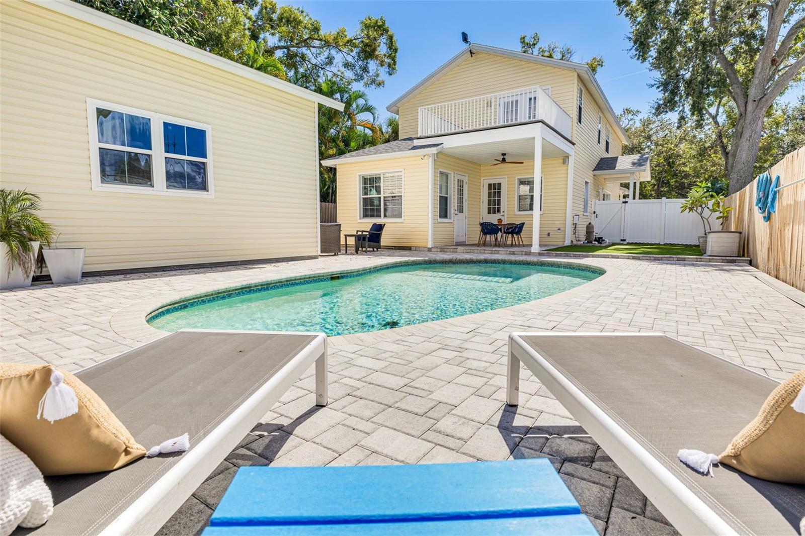 Image 15 of 38 For 859 23rd Avenue N