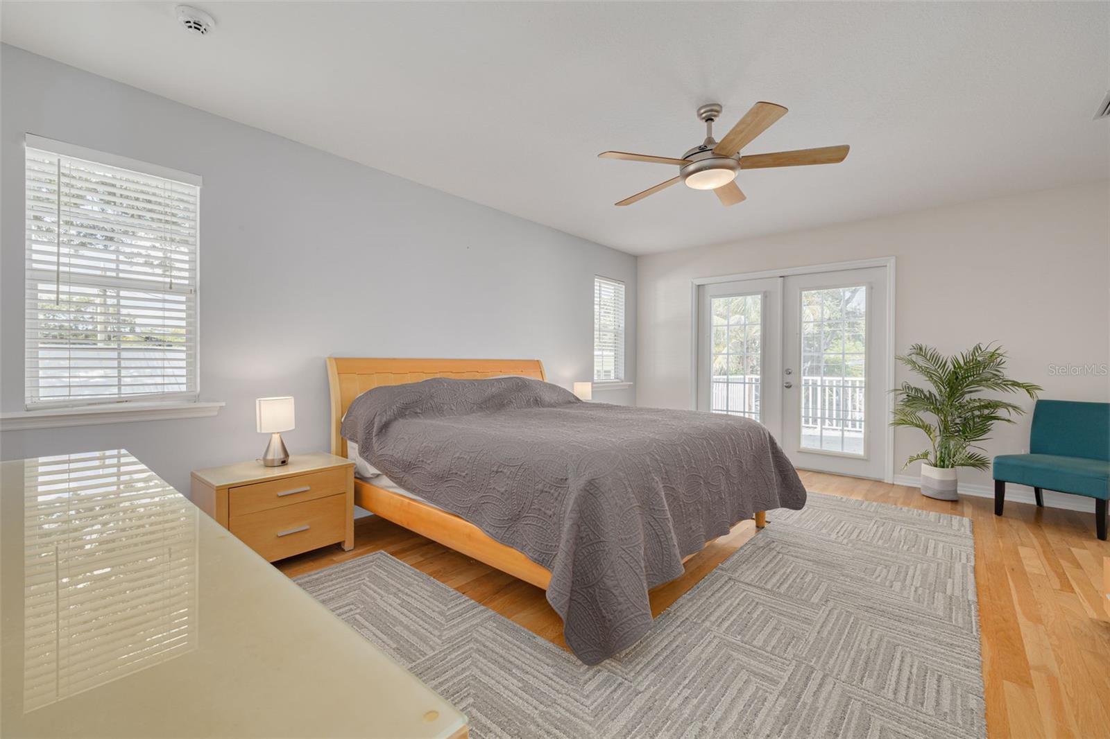 Image 21 of 38 For 859 23rd Avenue N