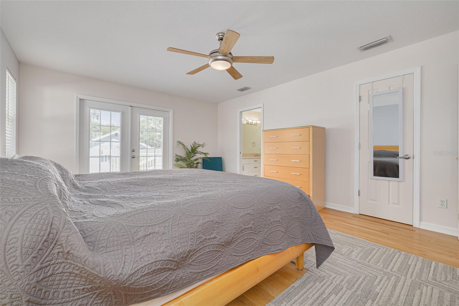 Image 23 of 38 For 859 23rd Avenue N