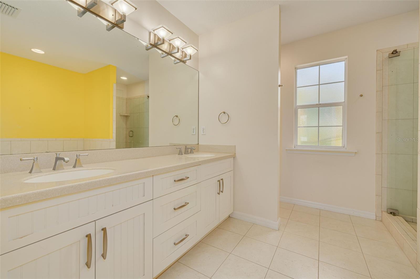 Image 24 of 38 For 859 23rd Avenue N