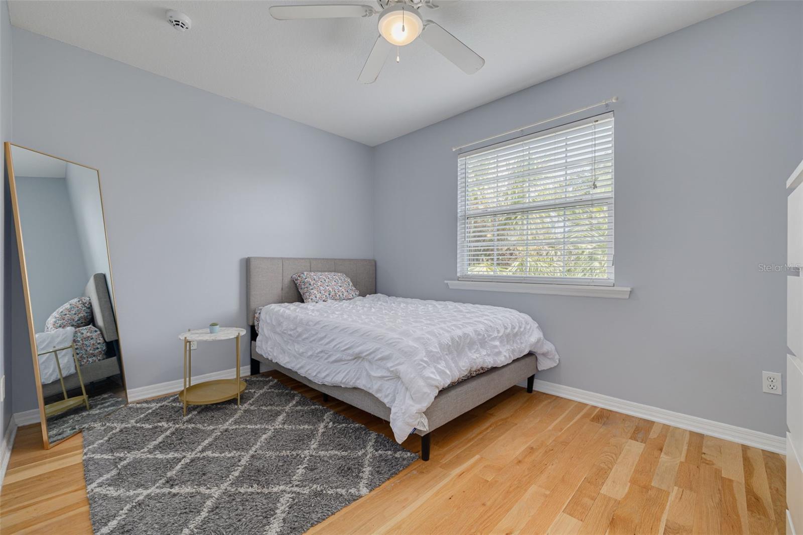 Image 26 of 38 For 859 23rd Avenue N