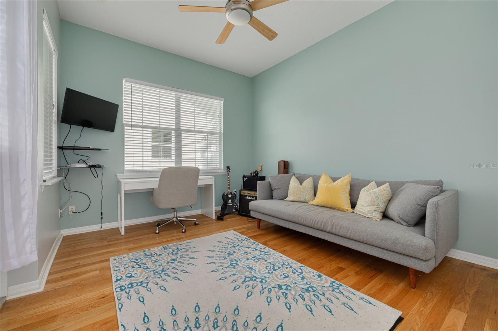 Image 32 of 38 For 859 23rd Avenue N