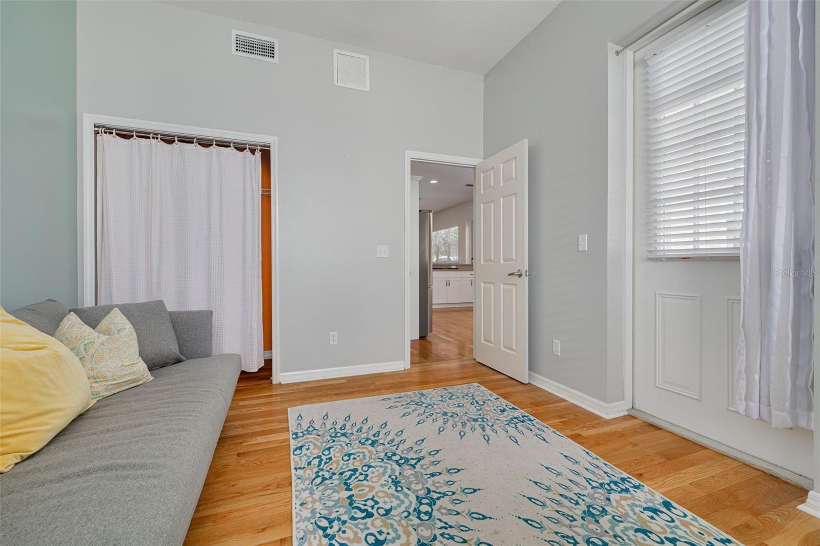 Image 33 of 38 For 859 23rd Avenue N