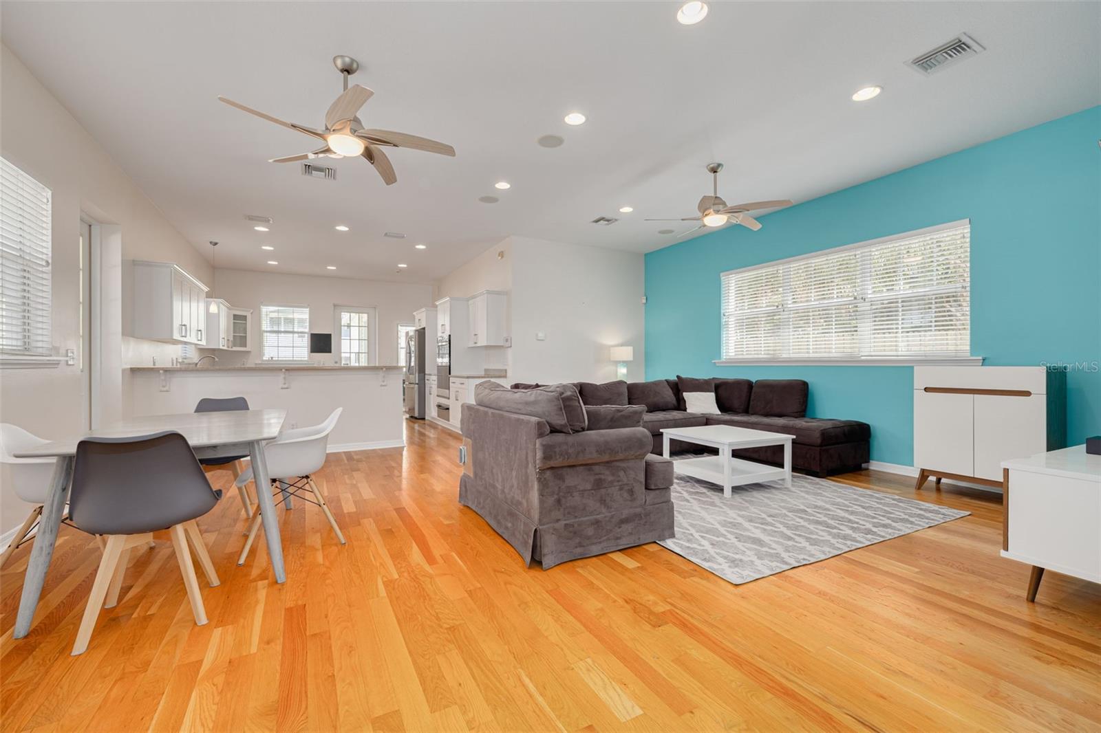 Image 4 of 38 For 859 23rd Avenue N