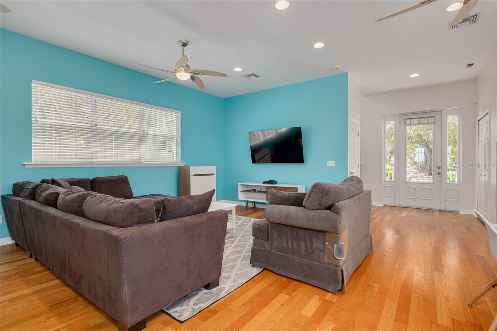 Image 6 of 38 For 859 23rd Avenue N