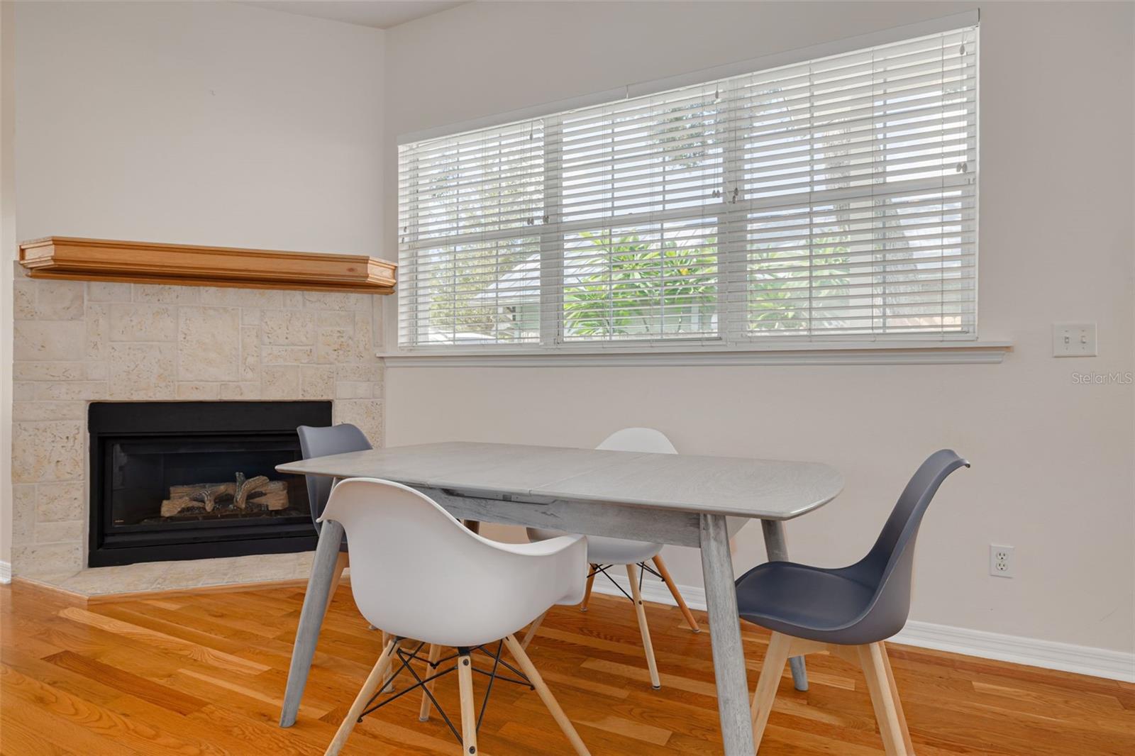 Image 7 of 38 For 859 23rd Avenue N