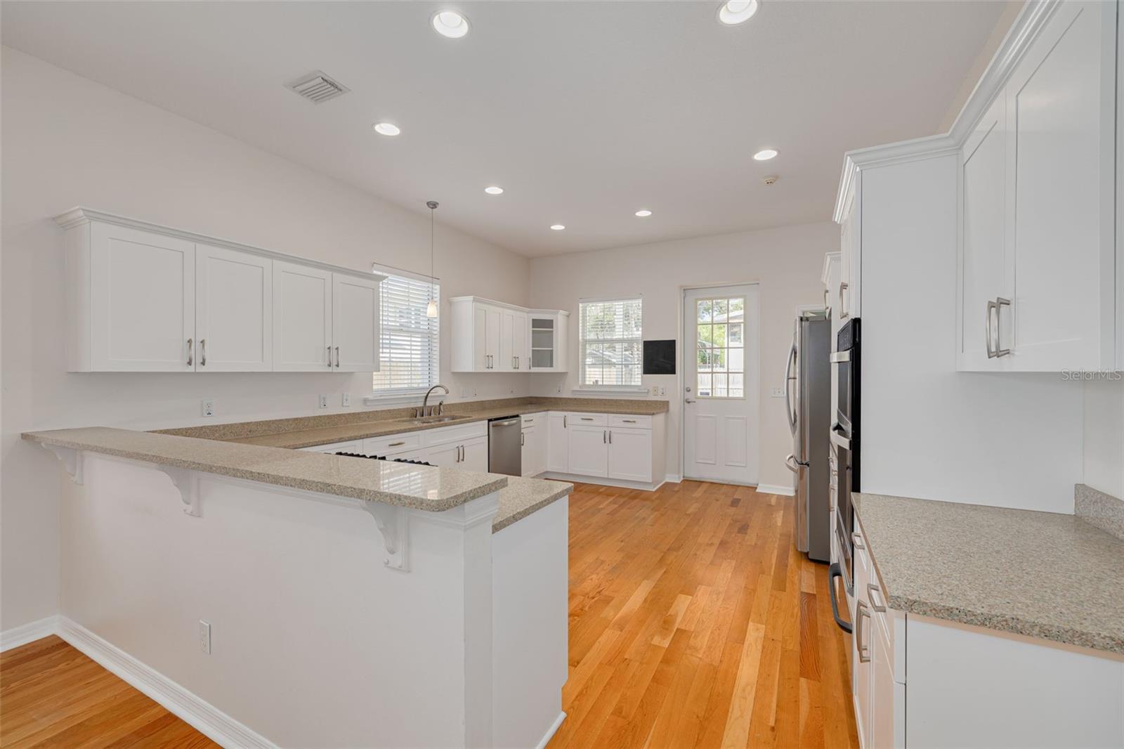 Image 8 of 38 For 859 23rd Avenue N