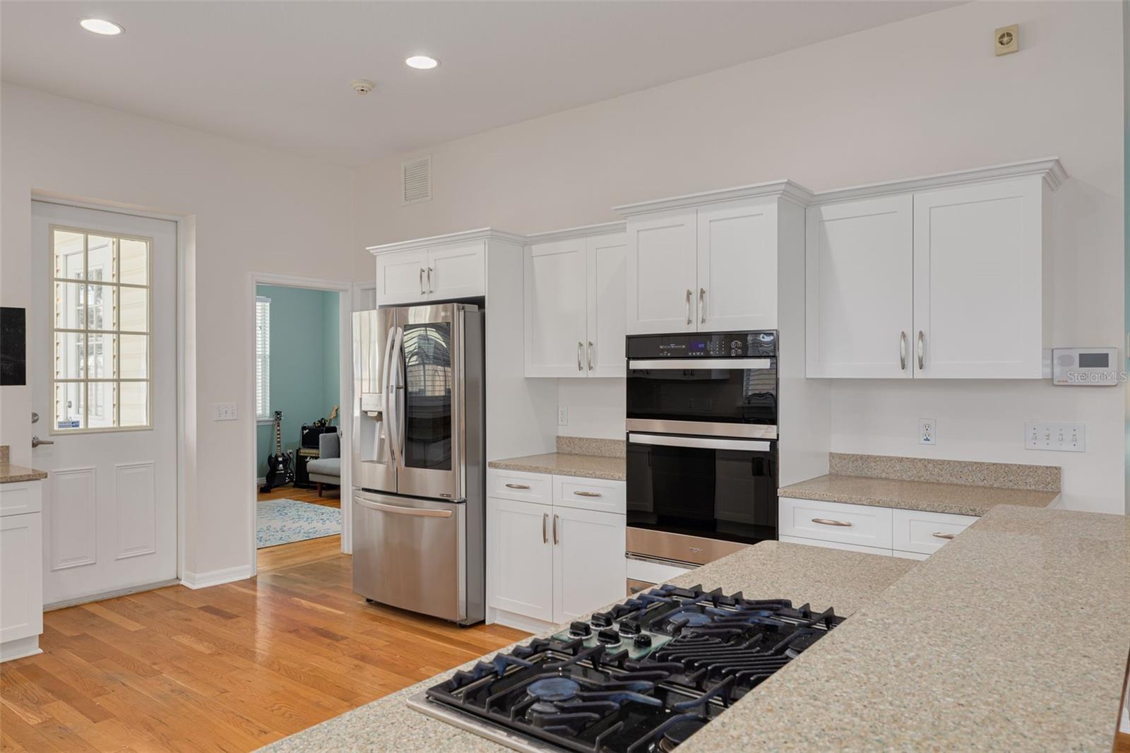 Image 9 of 38 For 859 23rd Avenue N
