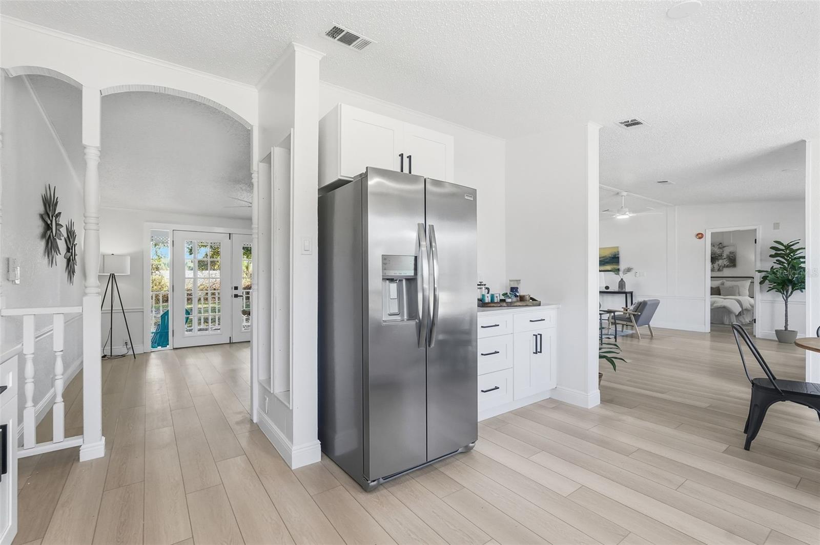 Image 5 of 46 For 9744 Silverbend Drive