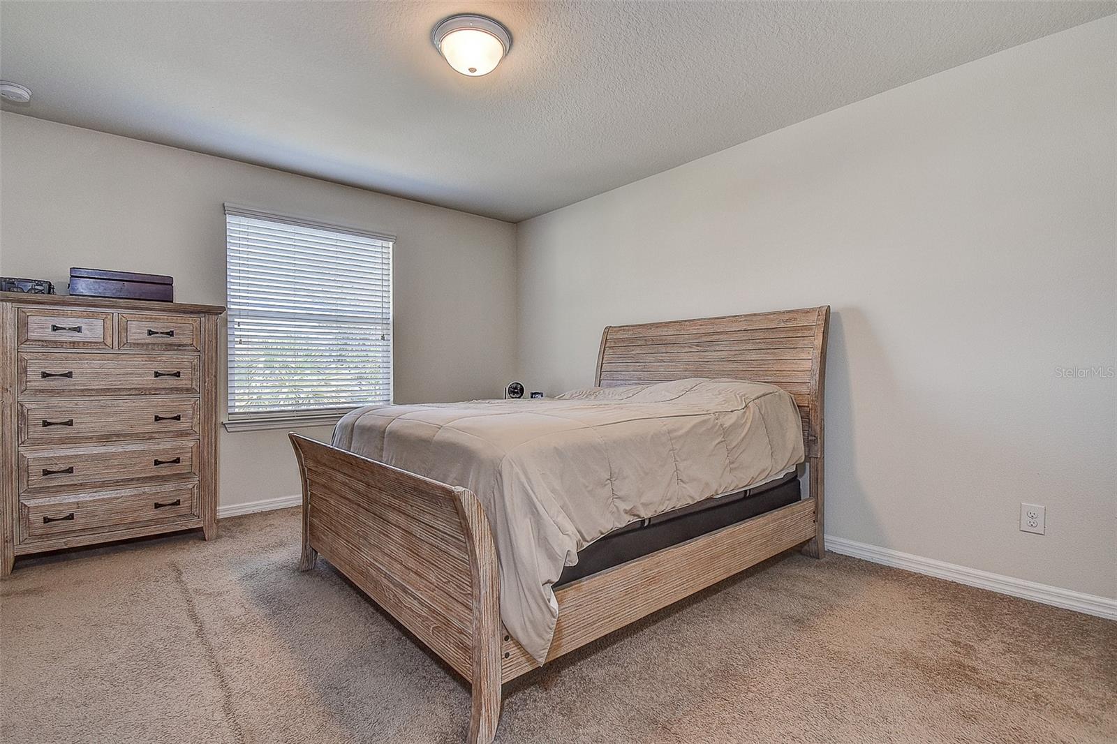 Image 18 of 41 For 5333 Sylvester Loop