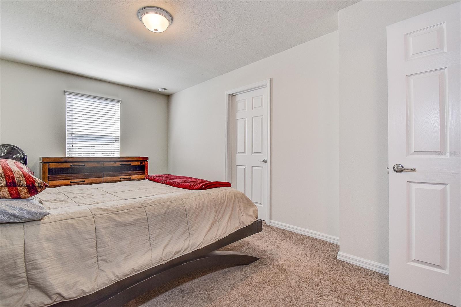 Image 24 of 41 For 5333 Sylvester Loop