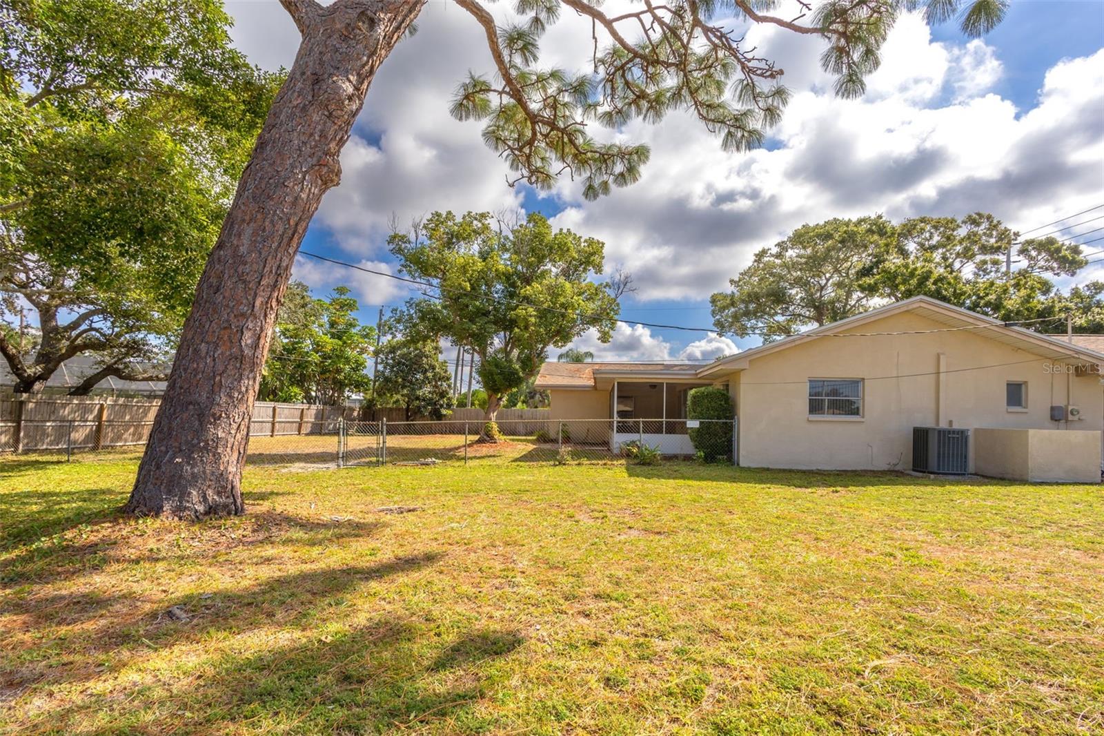 Image 4 of 42 For 13397 86th Avenue