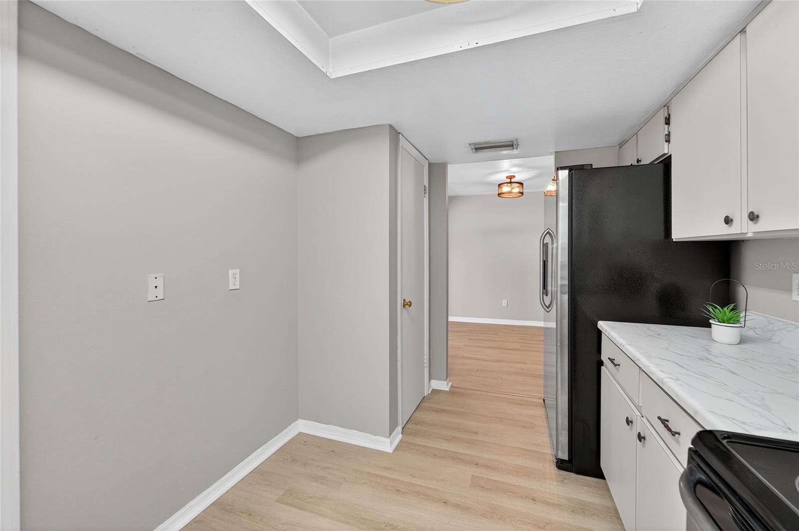Image 18 of 68 For 1712 Village Court