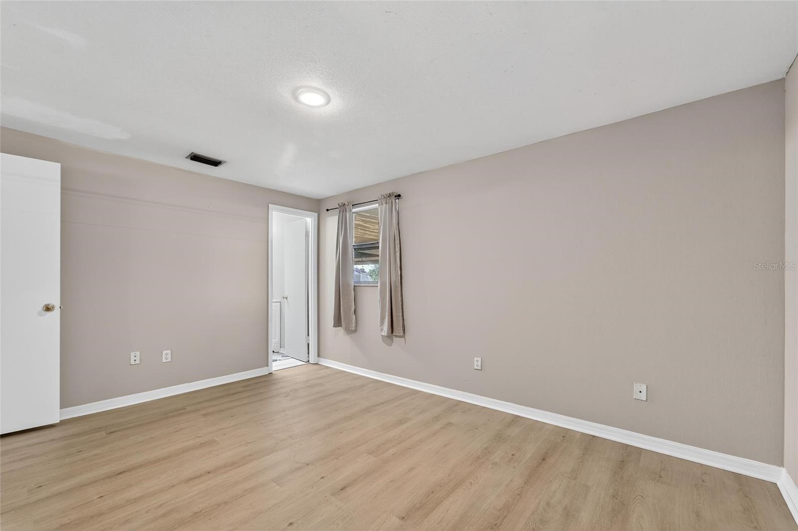 Image 37 of 68 For 1712 Village Court