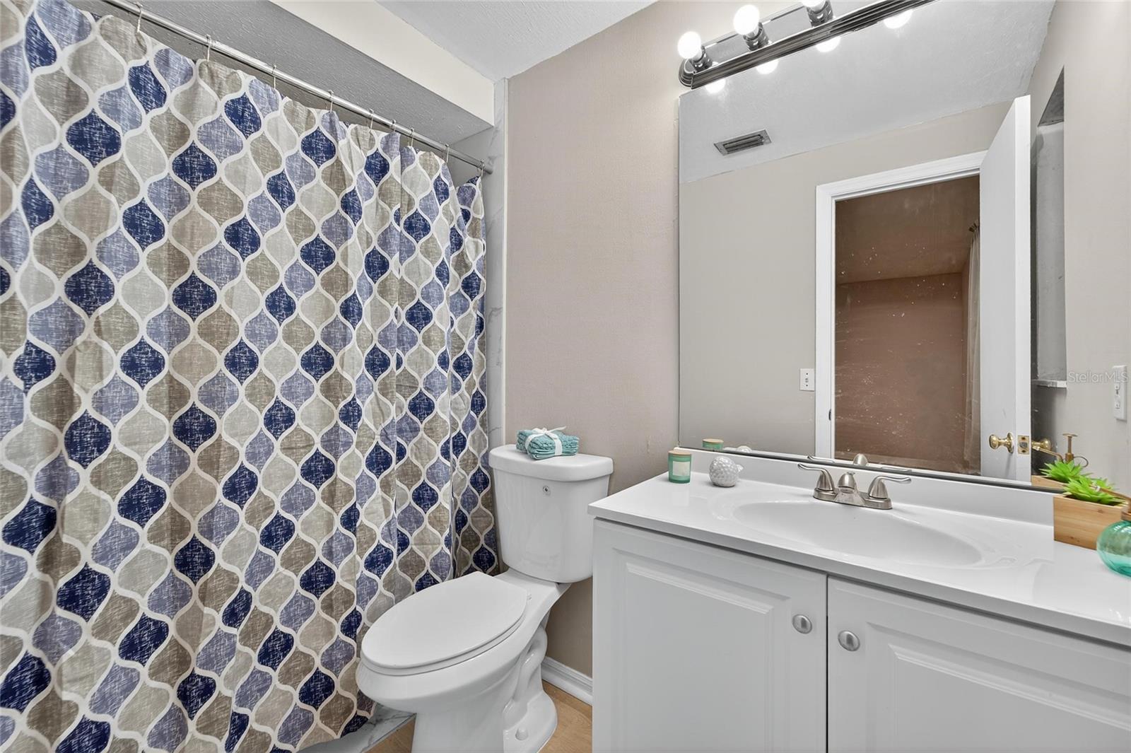 Image 39 of 68 For 1712 Village Court
