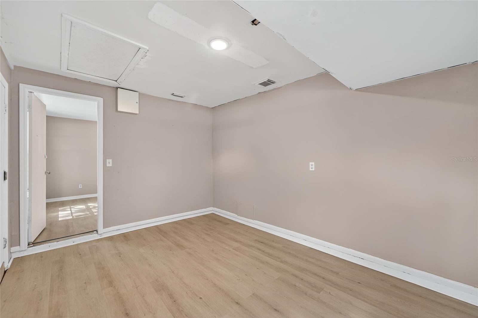 Image 48 of 68 For 1712 Village Court