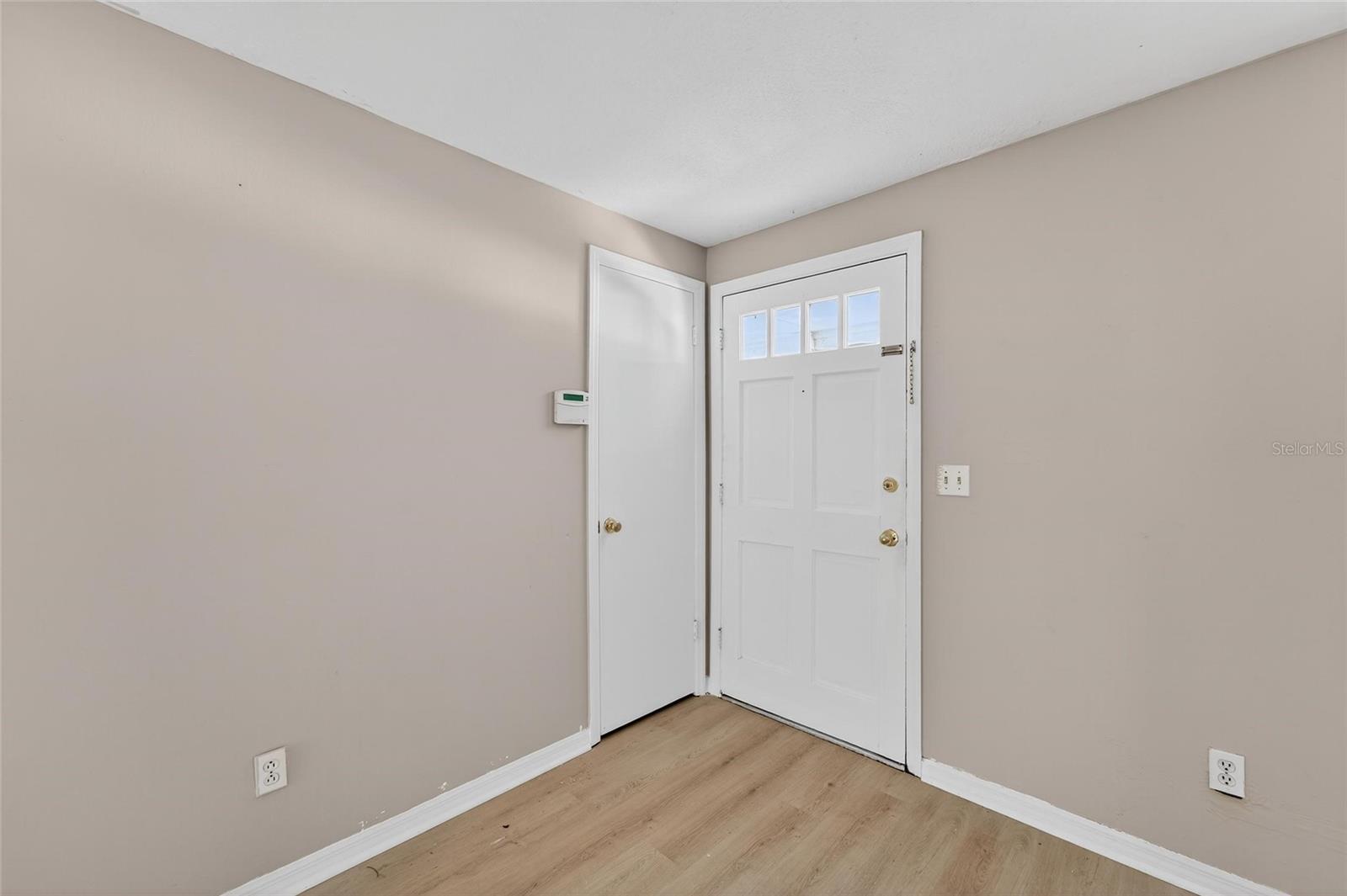 Image 6 of 68 For 1712 Village Court