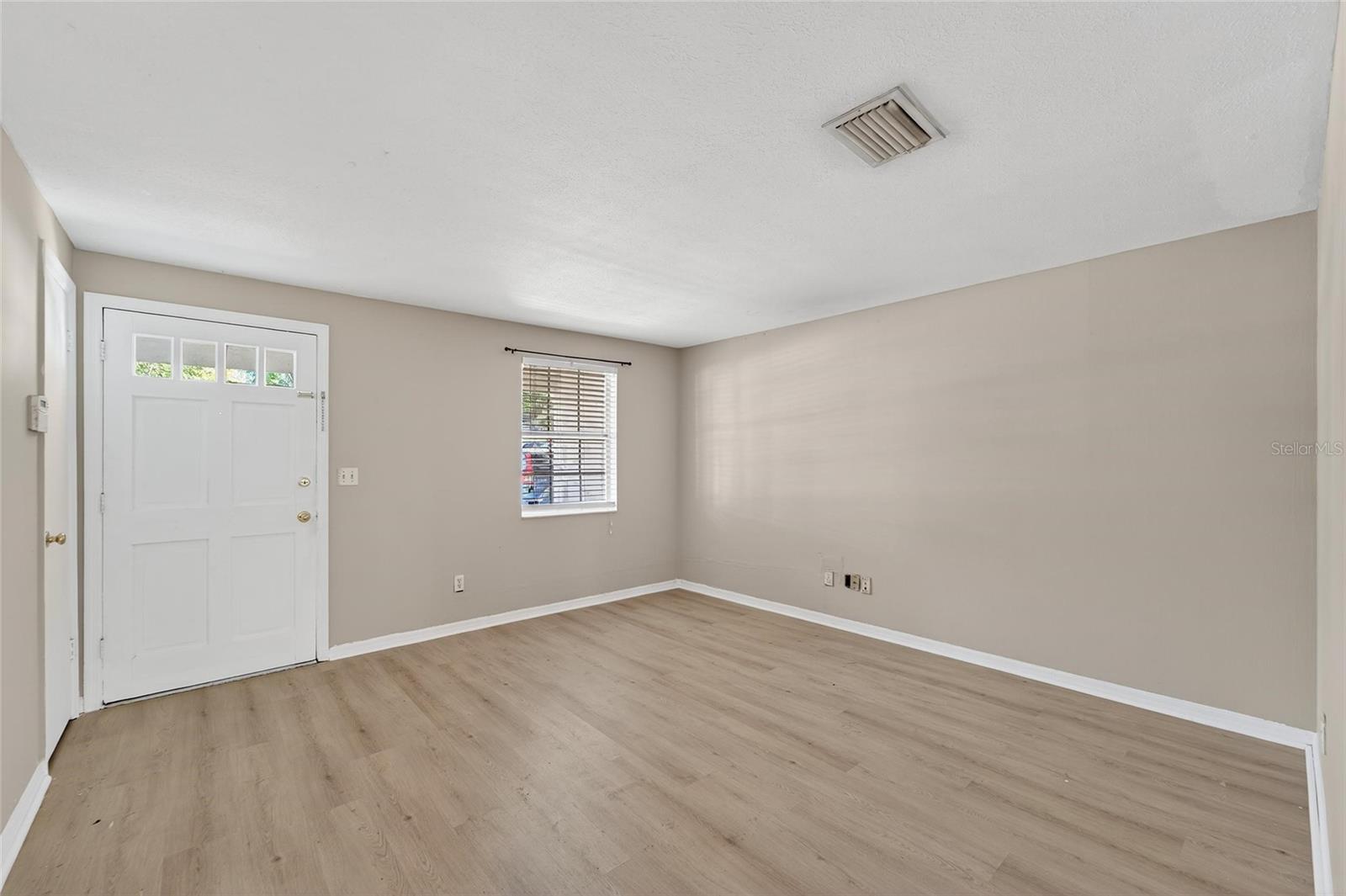 Image 7 of 68 For 1712 Village Court