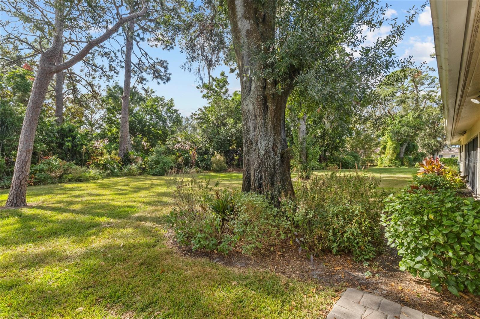 Image 32 of 38 For 7143 Fairway Bend Lane