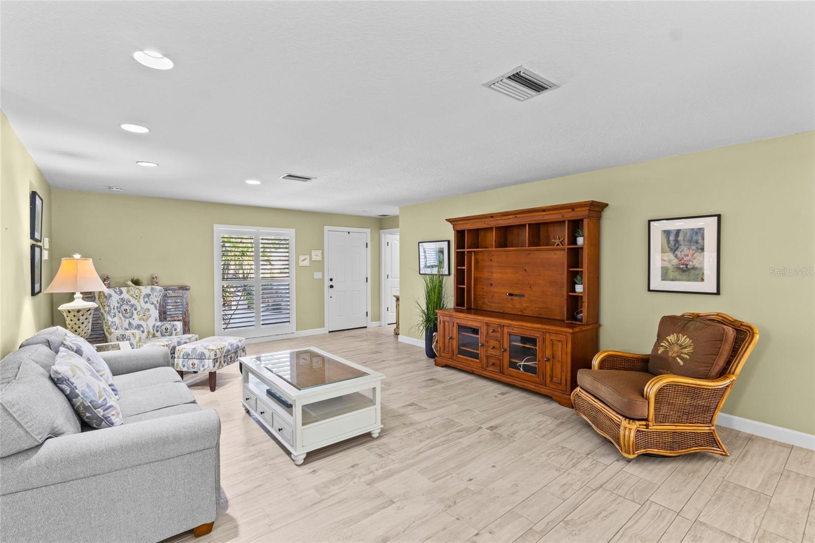 Image 6 of 38 For 7143 Fairway Bend Lane