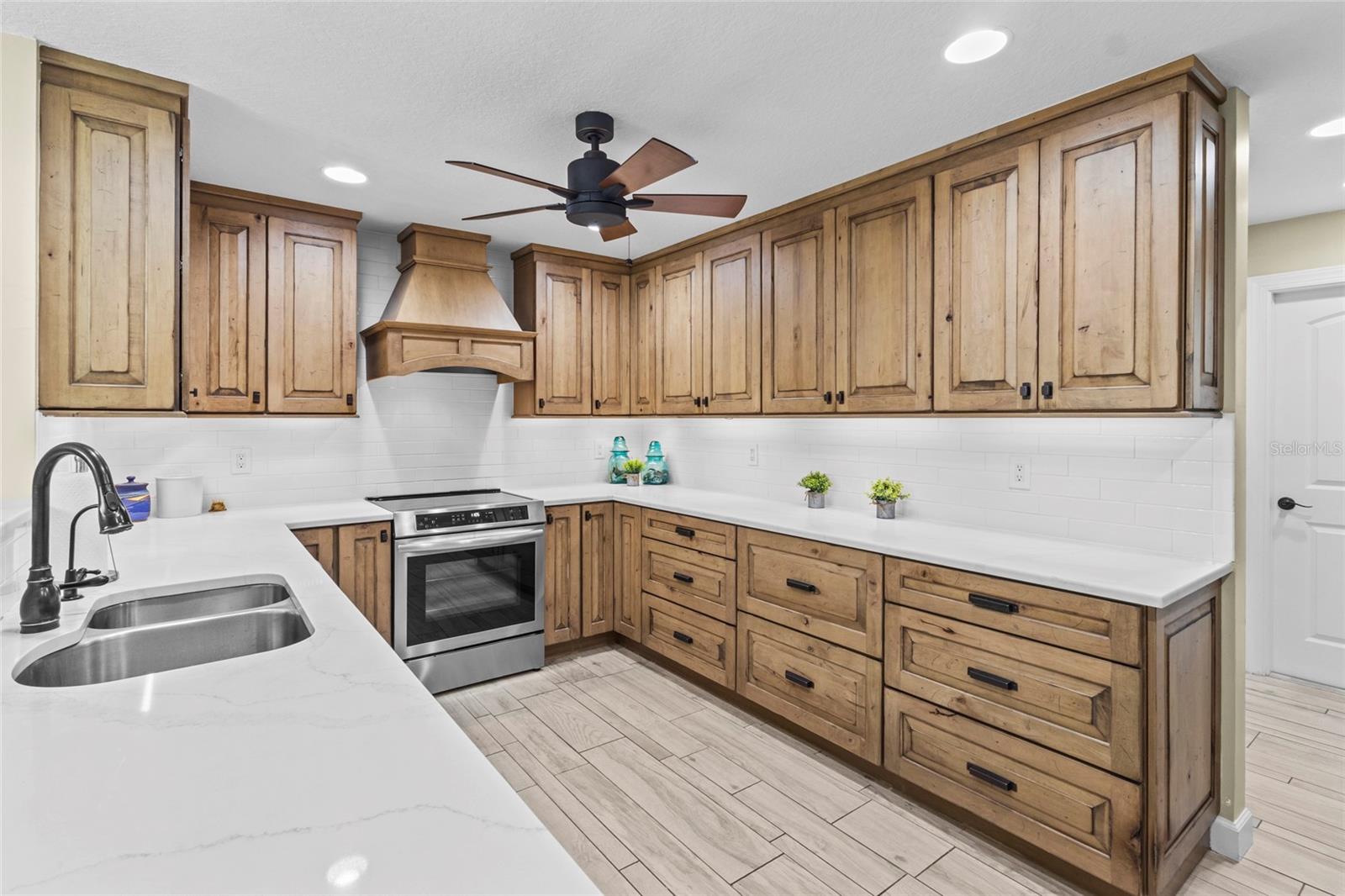 Image 7 of 38 For 7143 Fairway Bend Lane