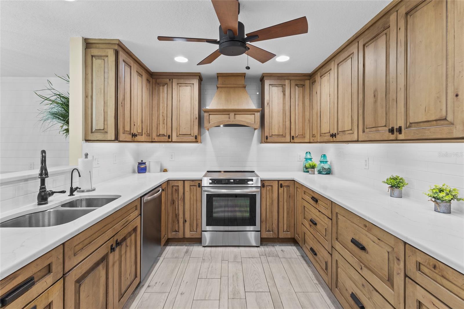 Image 8 of 38 For 7143 Fairway Bend Lane