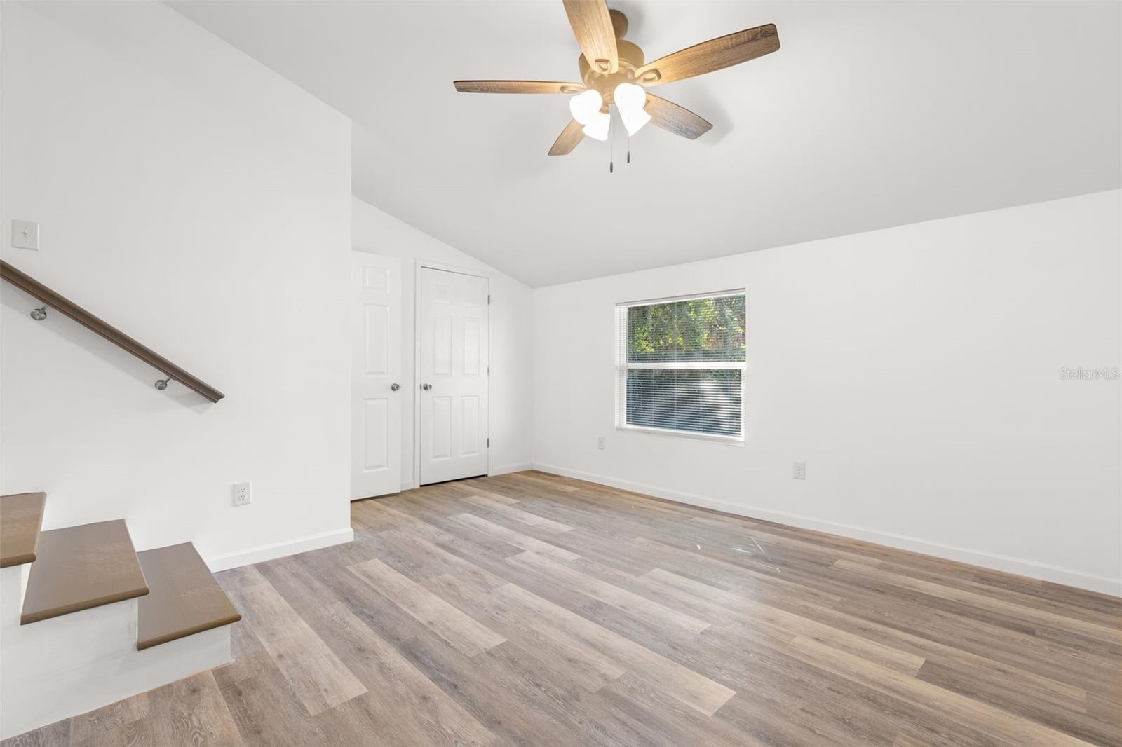 Listing photo id 8 for 3723 Temple Street