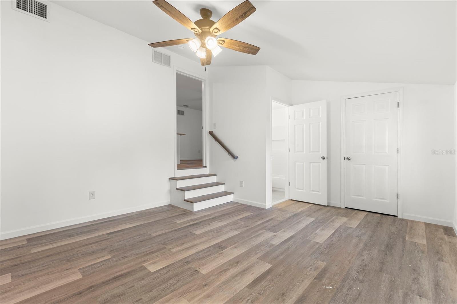 Listing photo id 9 for 3723 Temple Street