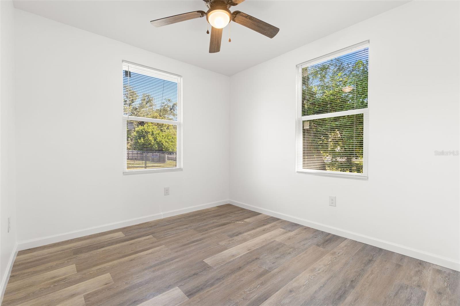 Listing photo id 11 for 3723 Temple Street