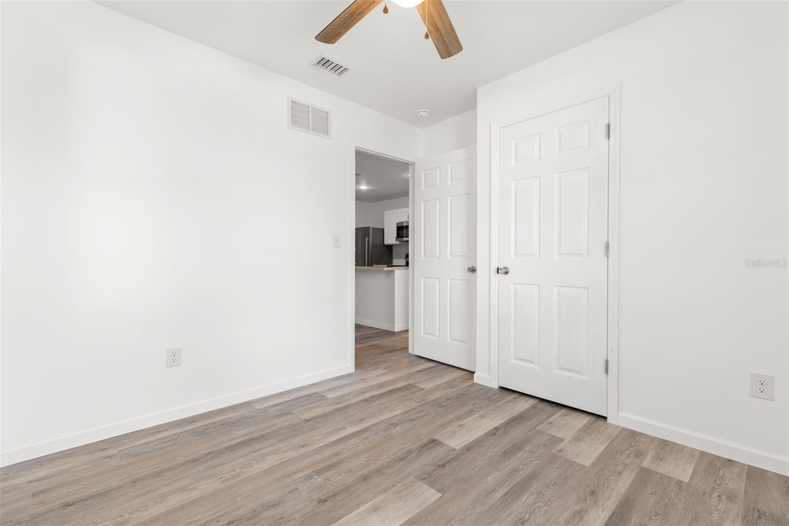 Listing photo id 12 for 3723 Temple Street