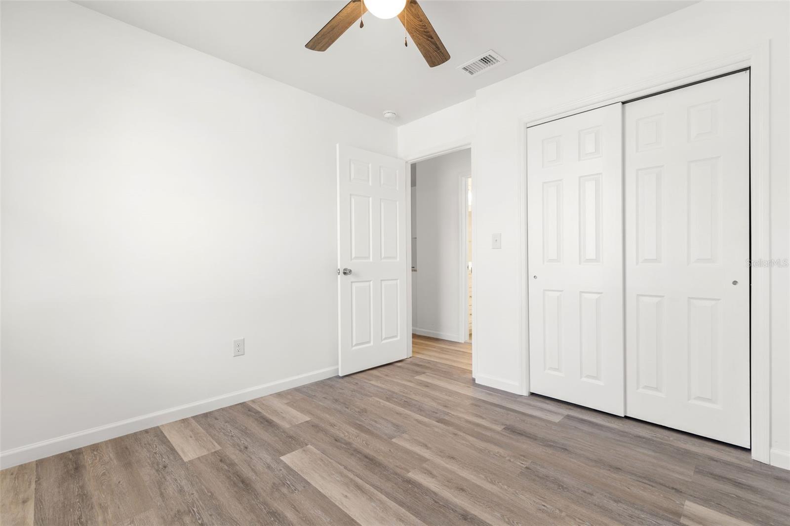 Listing photo id 15 for 3723 Temple Street