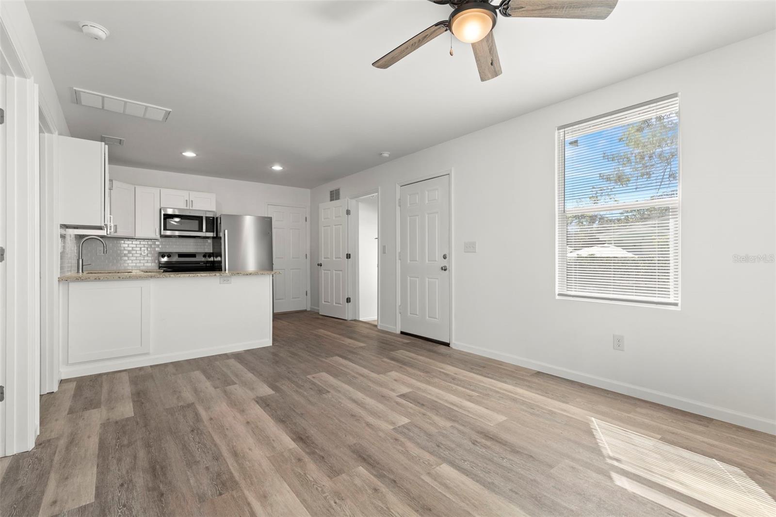 Listing photo id 16 for 3723 Temple Street
