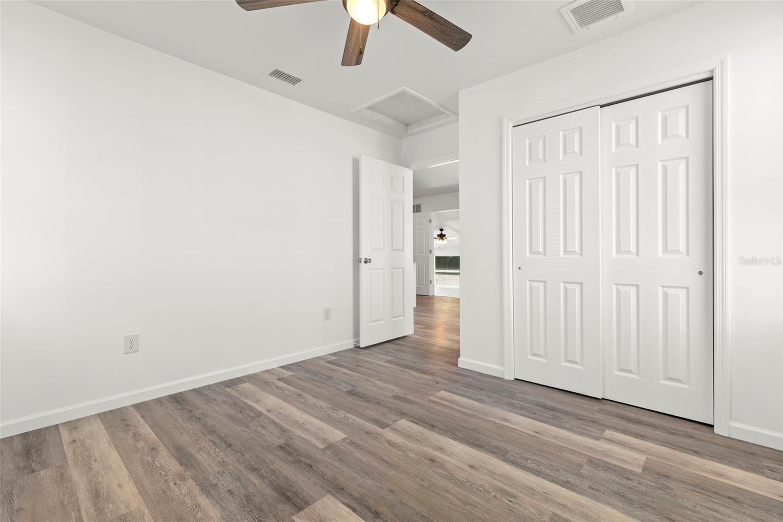 Listing photo id 23 for 3723 Temple Street