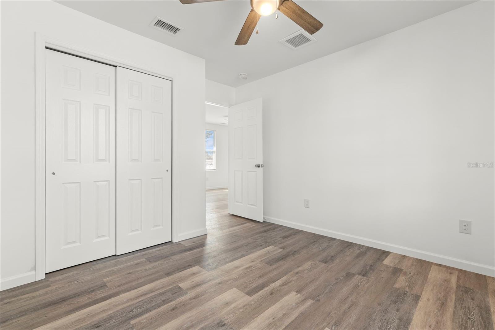 Listing photo id 24 for 3723 Temple Street
