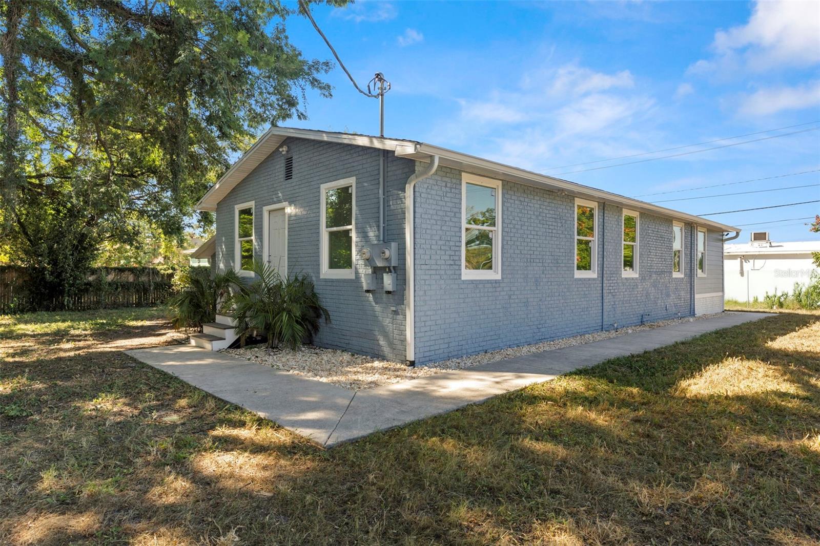 Listing photo id 1 for 3723 Temple Street