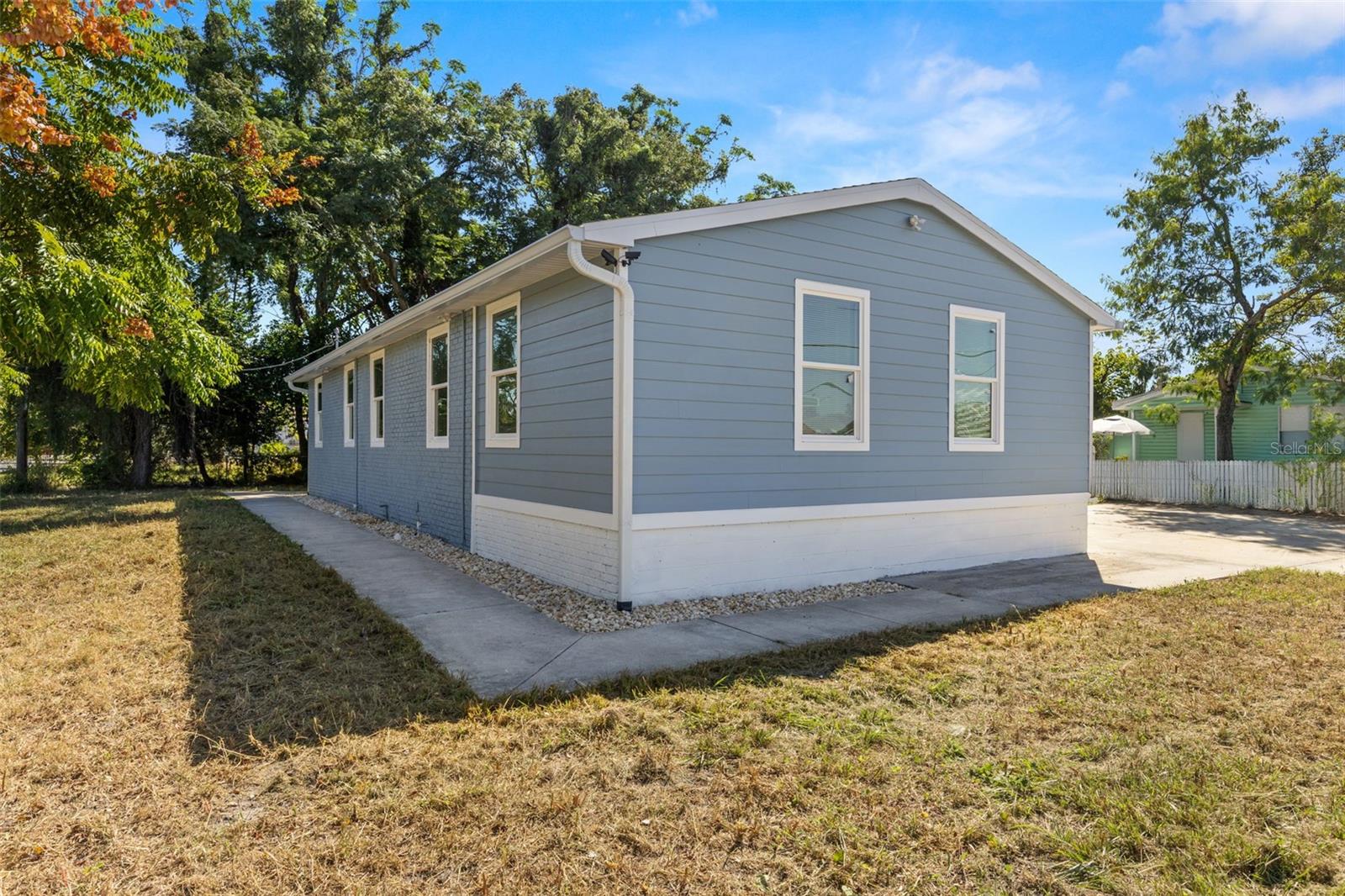 Listing photo id 2 for 3723 Temple Street