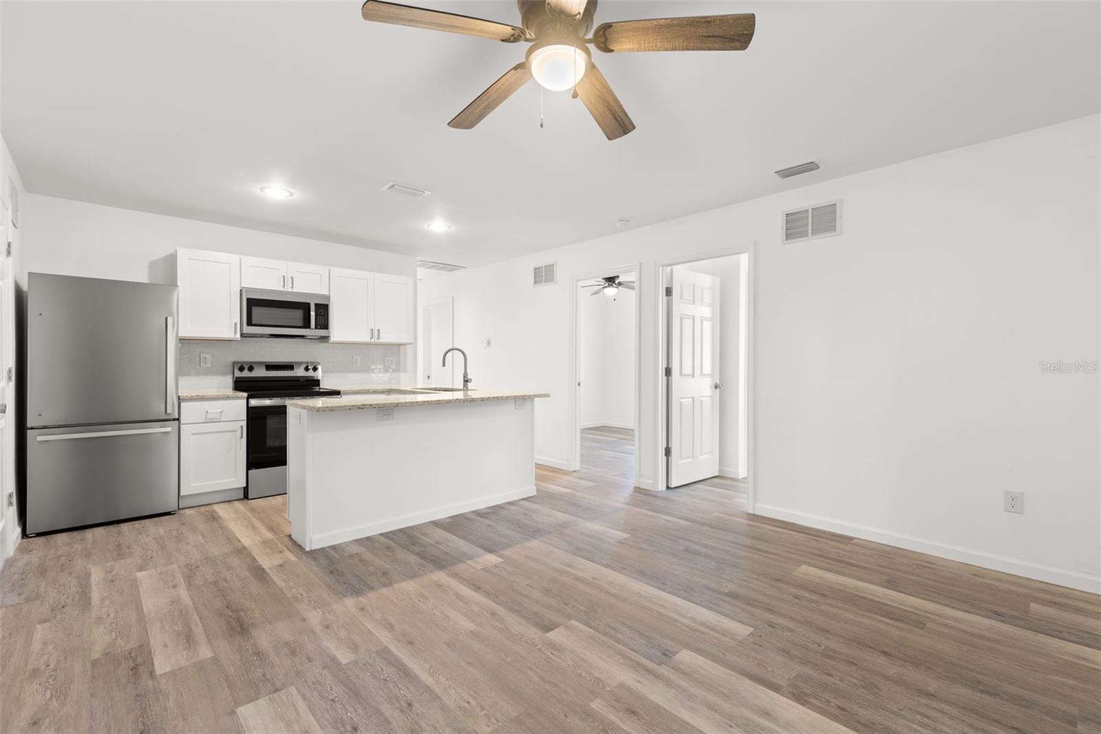 Listing photo id 3 for 3723 Temple Street