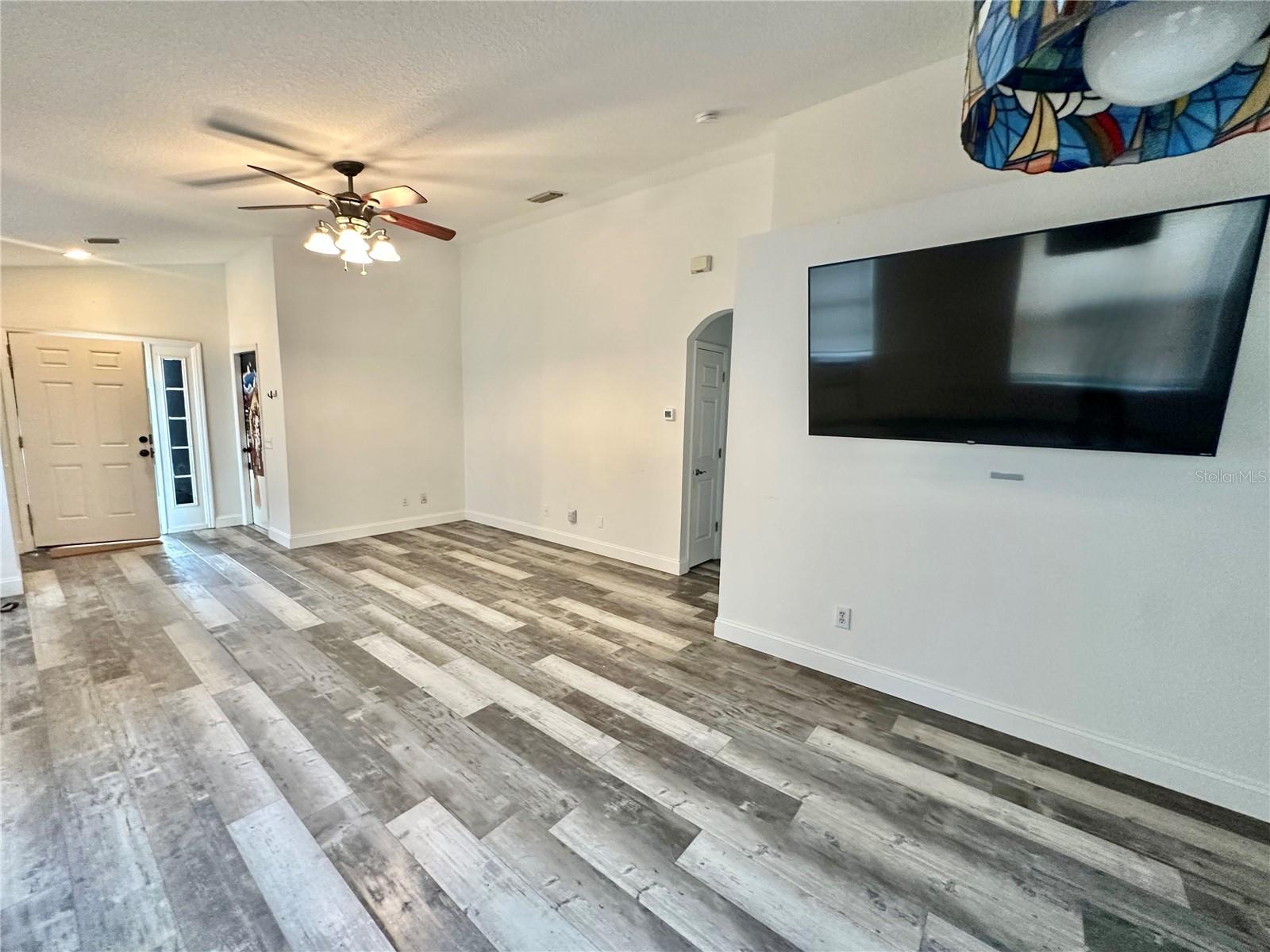 Image 5 of 27 For 8434 Hawbuck Street
