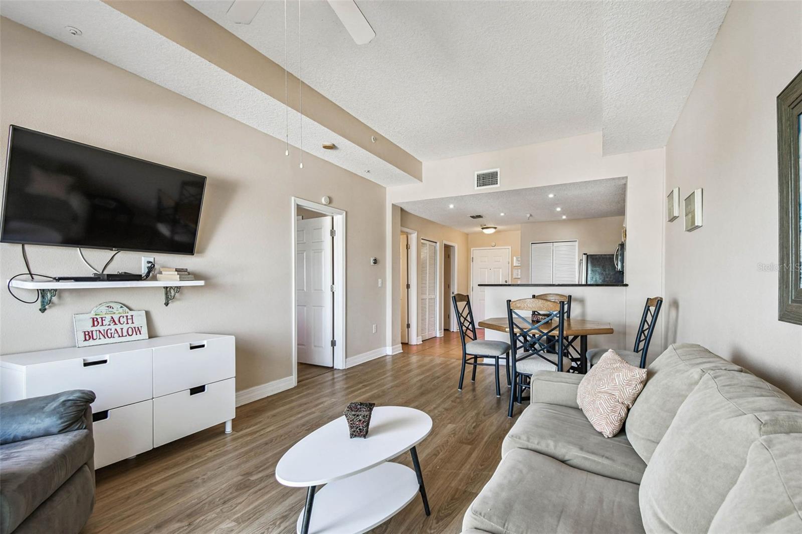 Image 12 of 32 For 13235 Gulf Boulevard 407