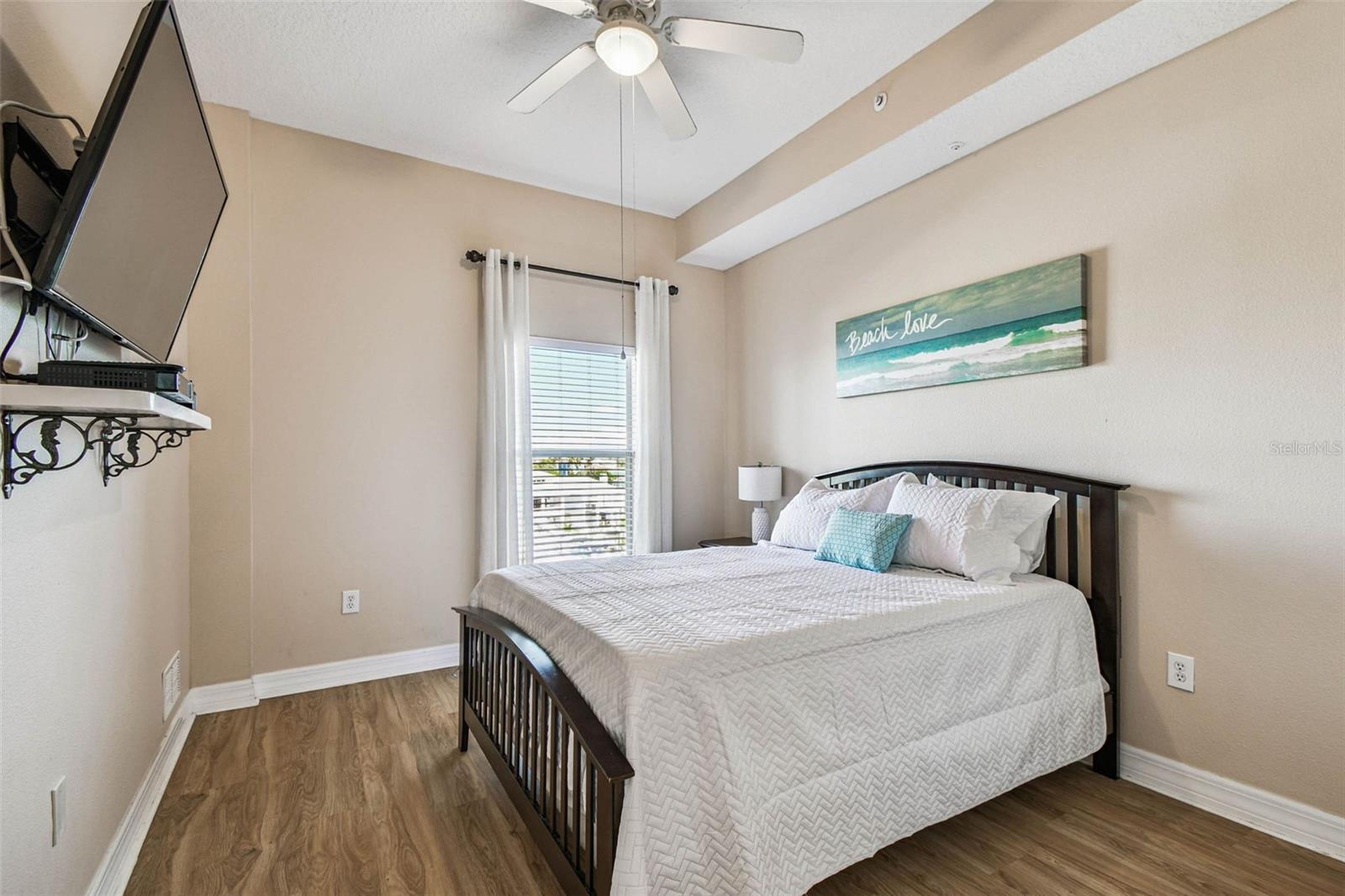 Image 13 of 32 For 13235 Gulf Boulevard 407