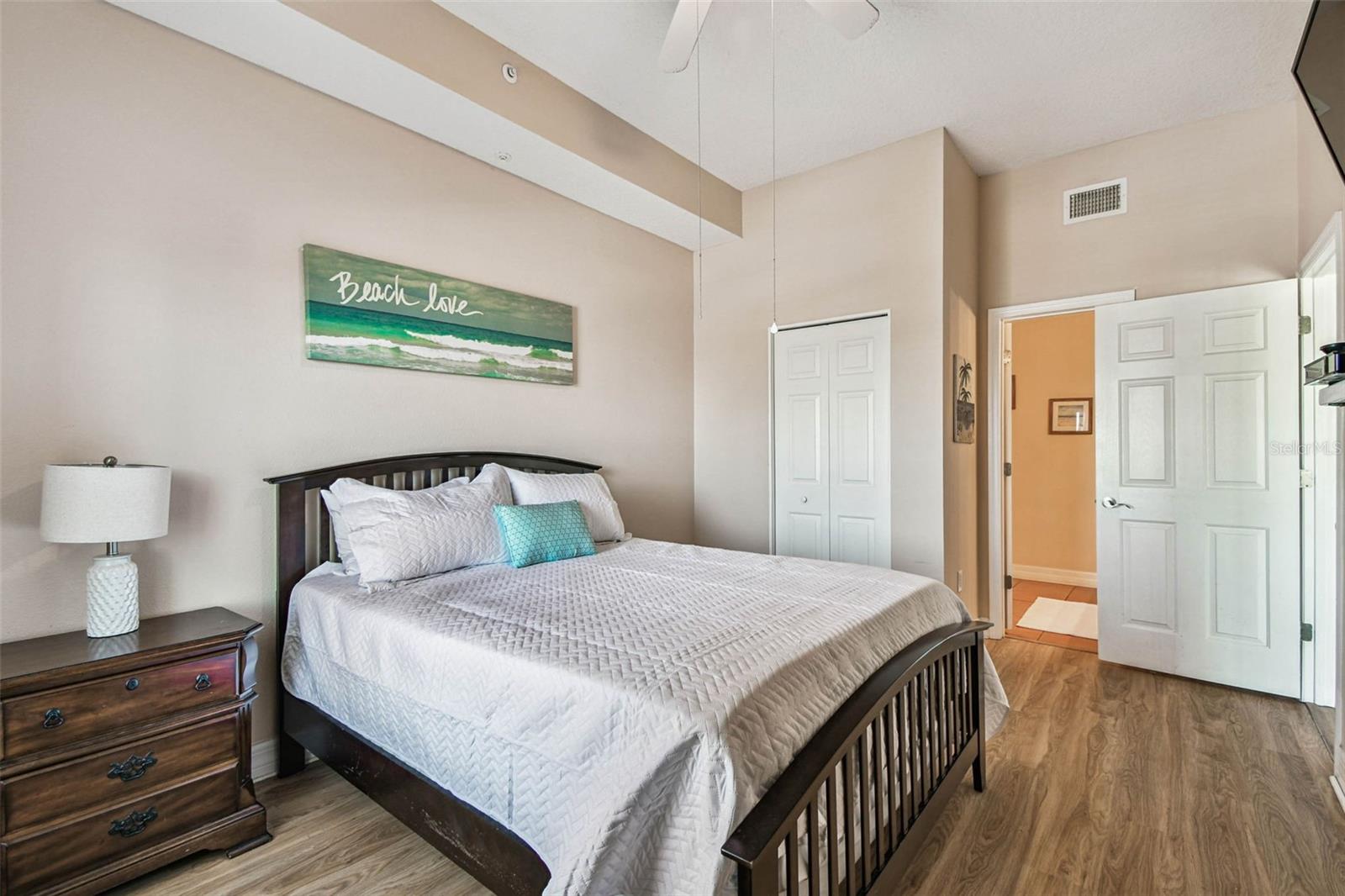 Image 14 of 32 For 13235 Gulf Boulevard 407