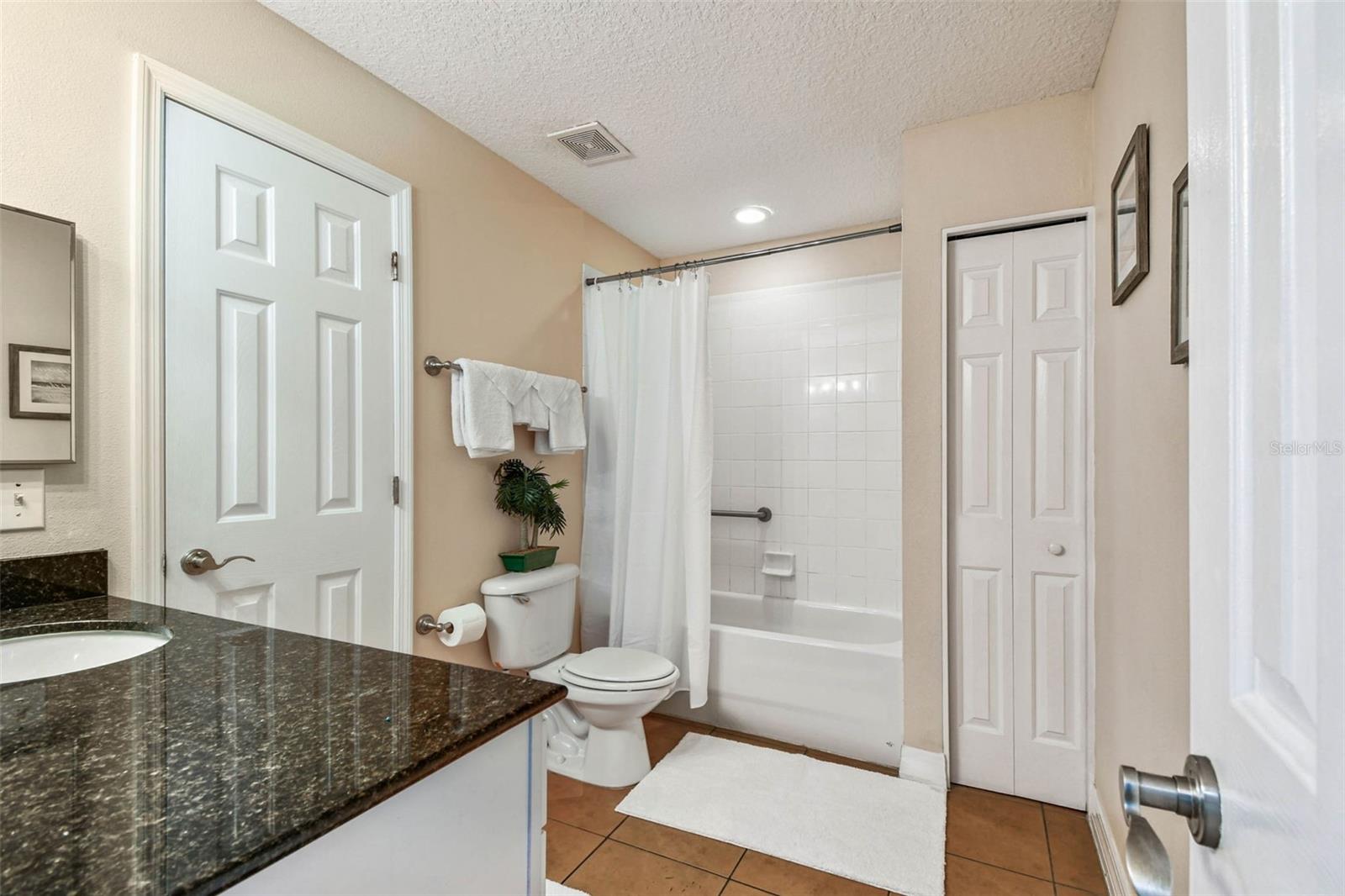 Image 17 of 32 For 13235 Gulf Boulevard 407