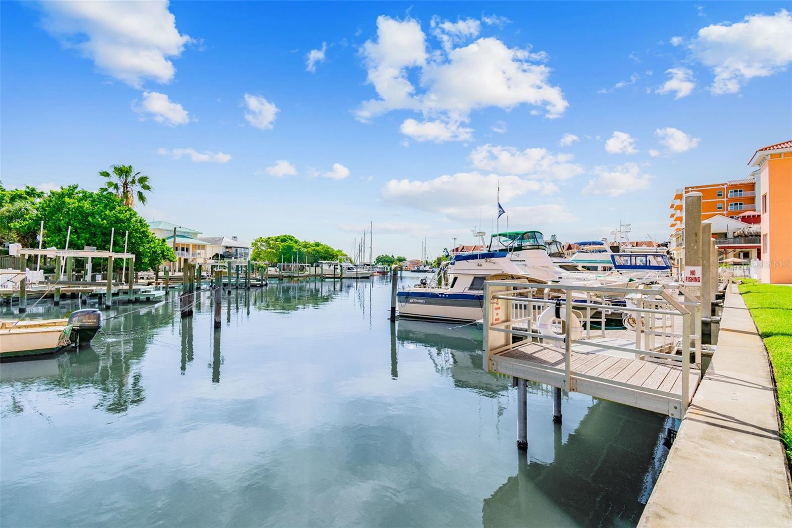 Image 23 of 32 For 13235 Gulf Boulevard 407