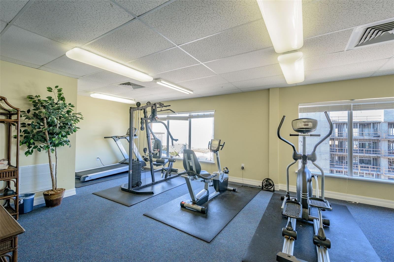 Image 26 of 32 For 13235 Gulf Boulevard 407