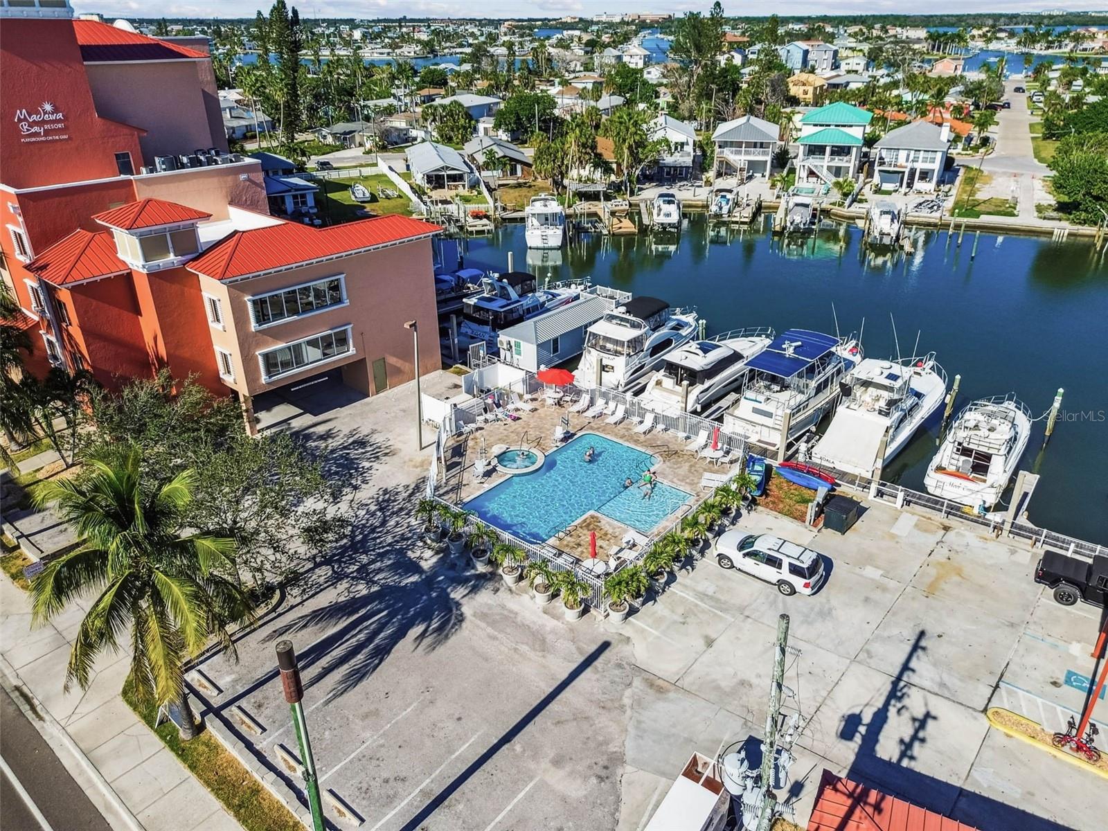 Image 29 of 32 For 13235 Gulf Boulevard 407