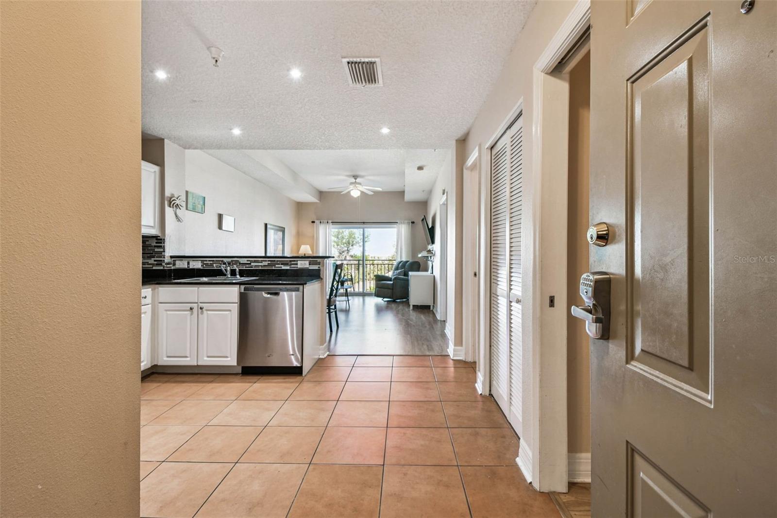 Image 4 of 32 For 13235 Gulf Boulevard 407