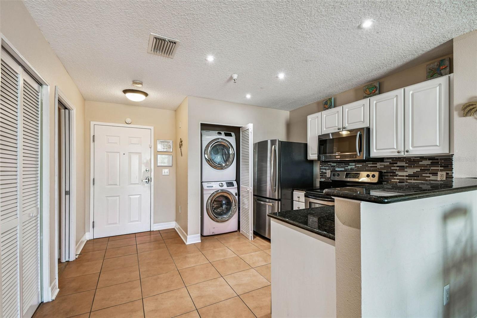 Image 6 of 32 For 13235 Gulf Boulevard 407