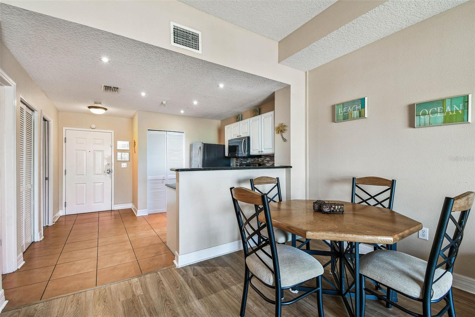 Image 7 of 32 For 13235 Gulf Boulevard 407