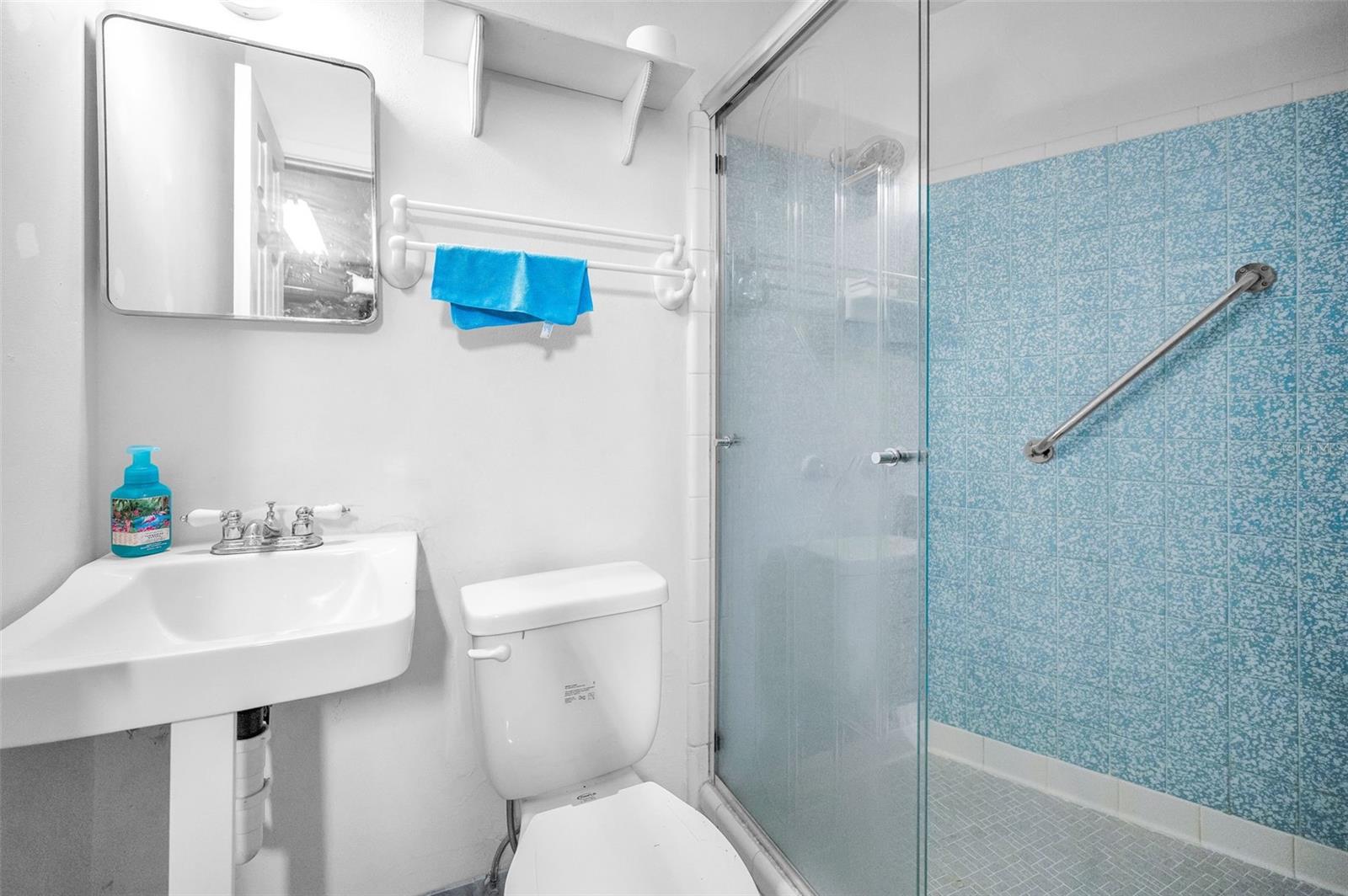 Image 18 of 26 For 1479 Evergreen Avenue