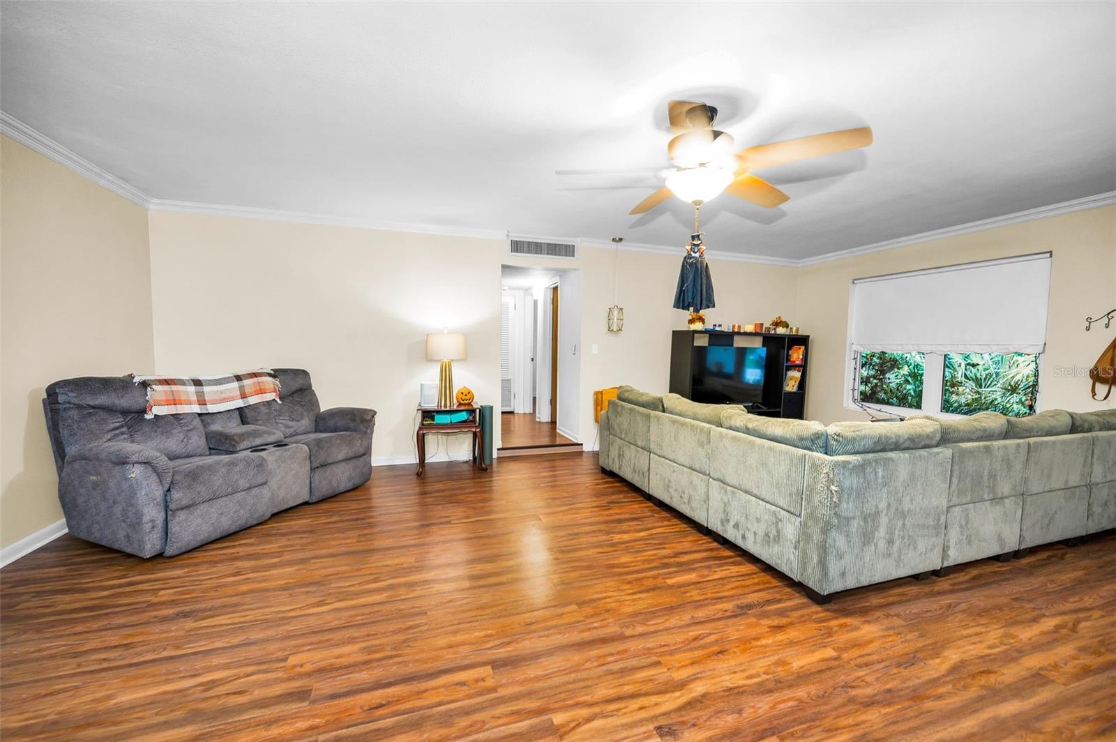 Image 7 of 26 For 1479 Evergreen Avenue